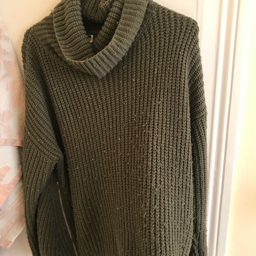 LF green with side zipper turtle neck